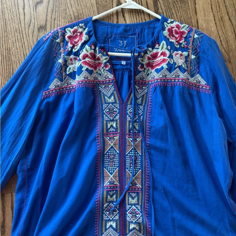 Johnny Was Size Large 3T Workshop Blouse! Good condition - Picture 2 of 10